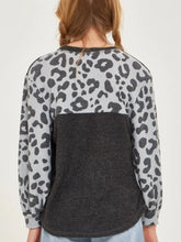 Load image into Gallery viewer, Leopard Print Color Block Sweater